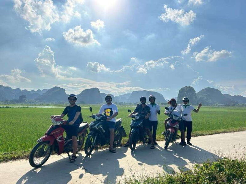 ninh-binh-pick-up-sunset-by-motorbike-hoa-lu-ancient-town