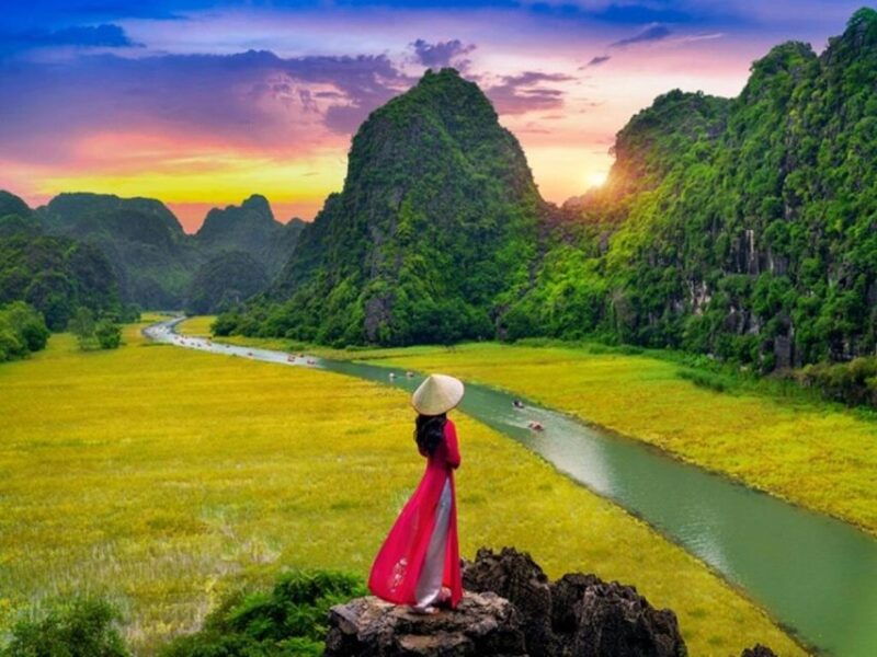 ninh-binh-tour-to-hoa-lu-tam-coc-boat-buffet-cycling