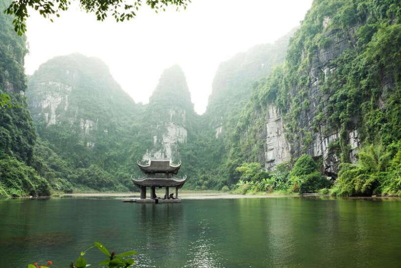 ninh-binh-trang-an-bai-dinh-pagoda-and-mua-cave