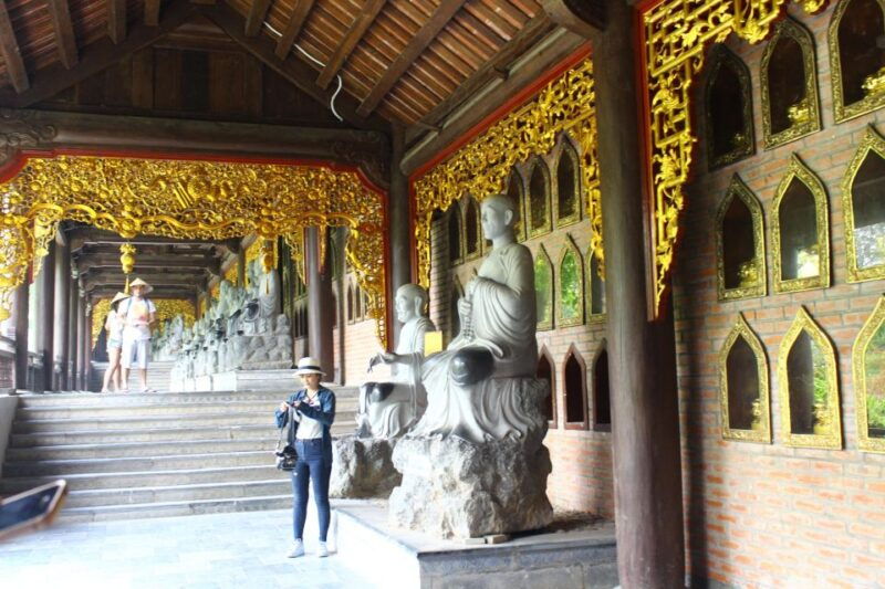 ninh-binhbai-dinh-pagoda-electric-car-2-ways-trang-an-eco