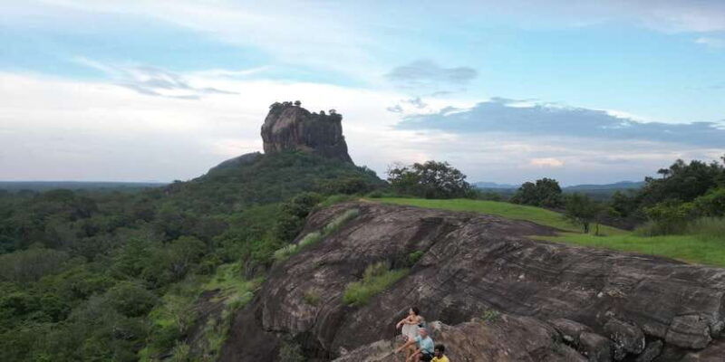 non-touristic-sigiriya-on-tuktuk
