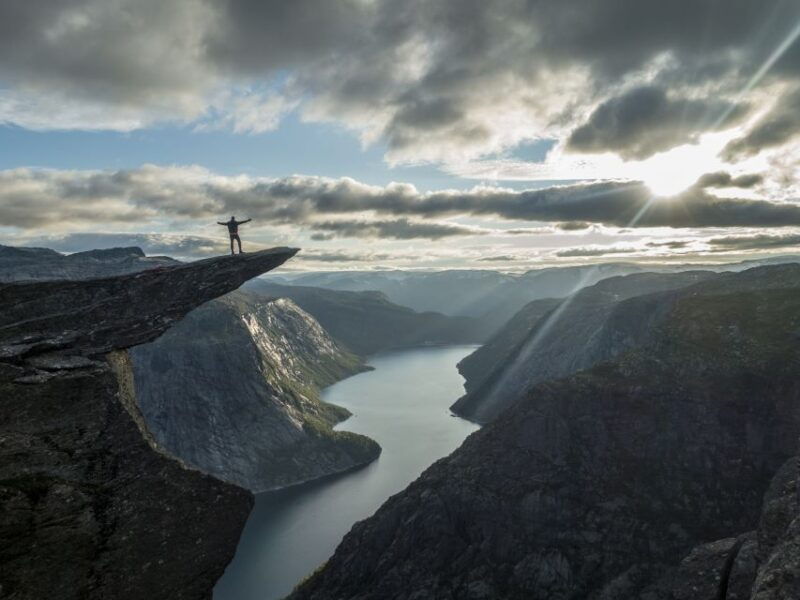 odda-trolltunga-via-ferrata-sunset-and-sunrise