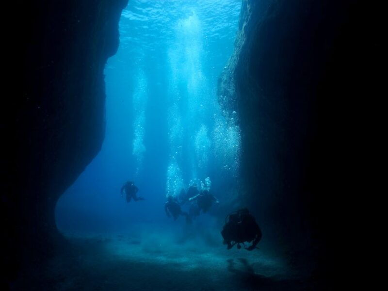 oia-2-guided-scuba-dives-off-santorini-for-certified-divers