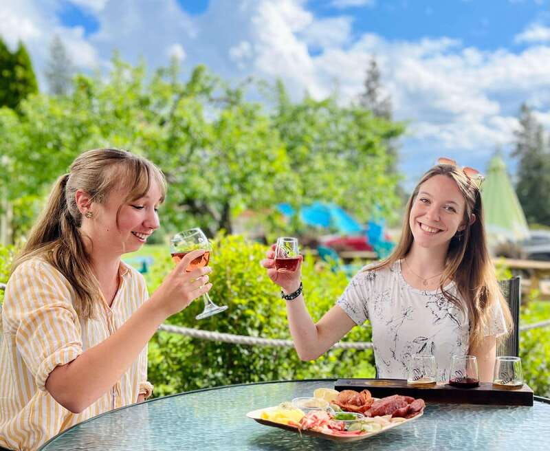 okanagan-bee-tour-wine-tasting-and-lunch-at-kelowna-winery