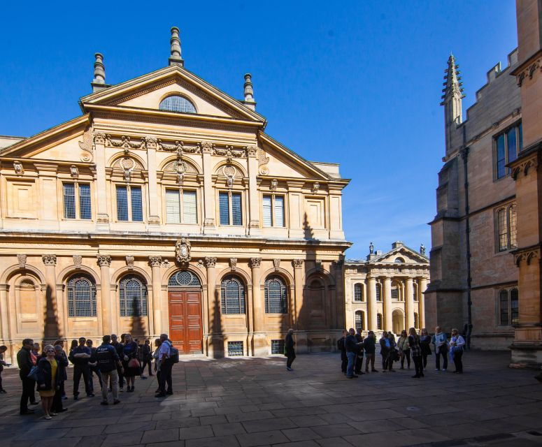 oxford-private-walking-tour-with-university-alumni-guide