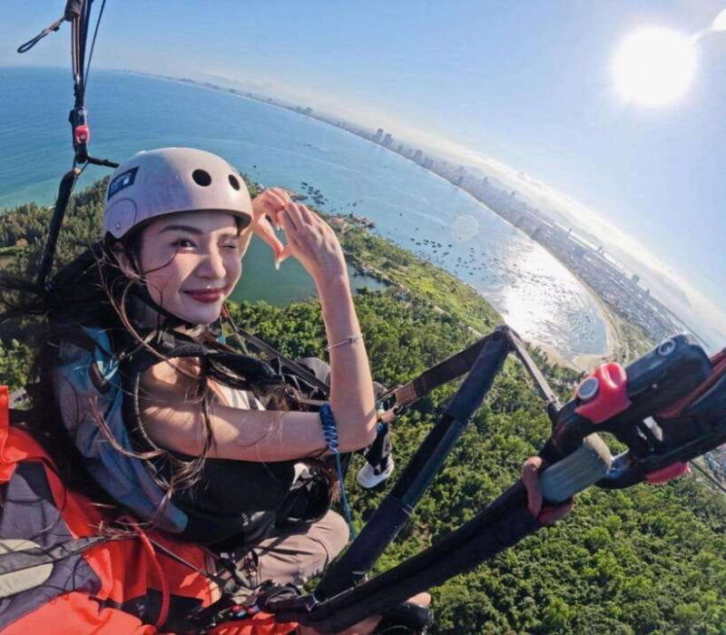 paragliding-and-seeing-da-nang-from-above-is-wonderful