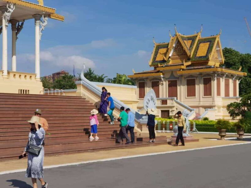 phnom-penh-2-day-guided-tour-with-royal-palace-market