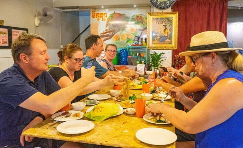 phnom-penh-night-foodie-tour-by-tuk-tuk-with-drinks