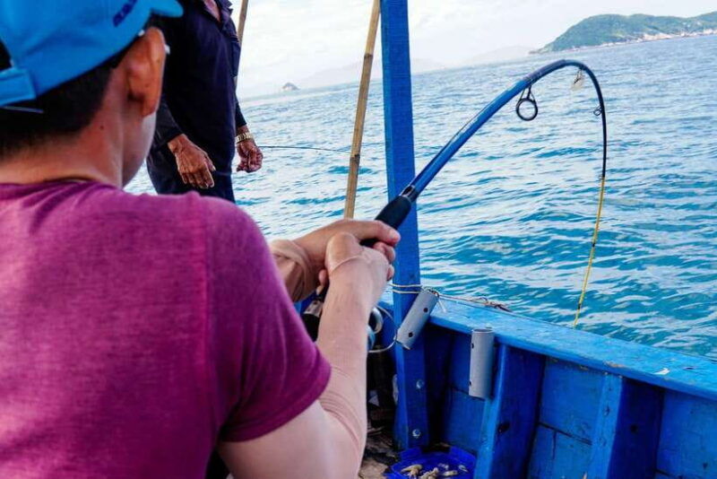 phu-quoc-night-squid-fishing-experience