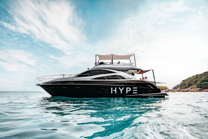phuket-phi-phi-island-maya-bay-luxury-yacht-day-tour