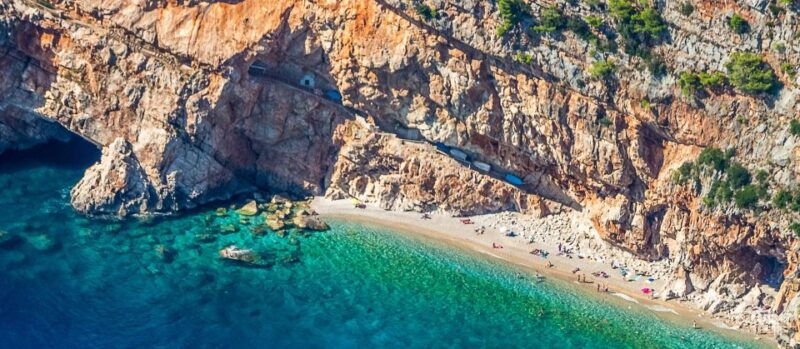 picnic-on-hidden-paradise-beach