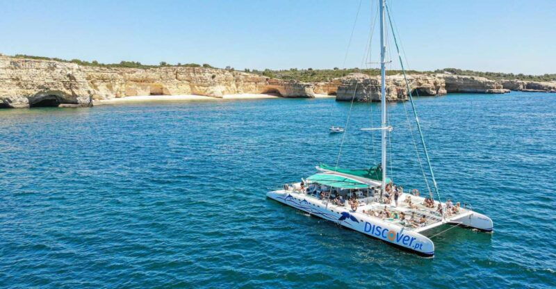 portimao-half-day-catamaran-cruise-to-benagil-carvoeiro