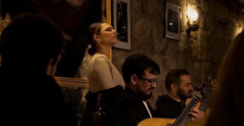porto-intimate-fado-concert-in-a-traditional-tavern