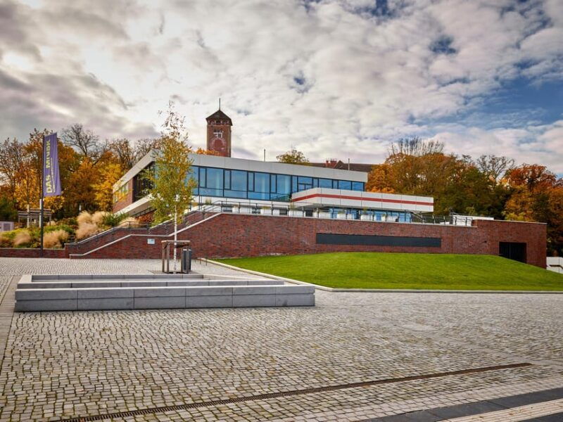 potsdam-entry-to-das-minsk-art-house-in-potsdam