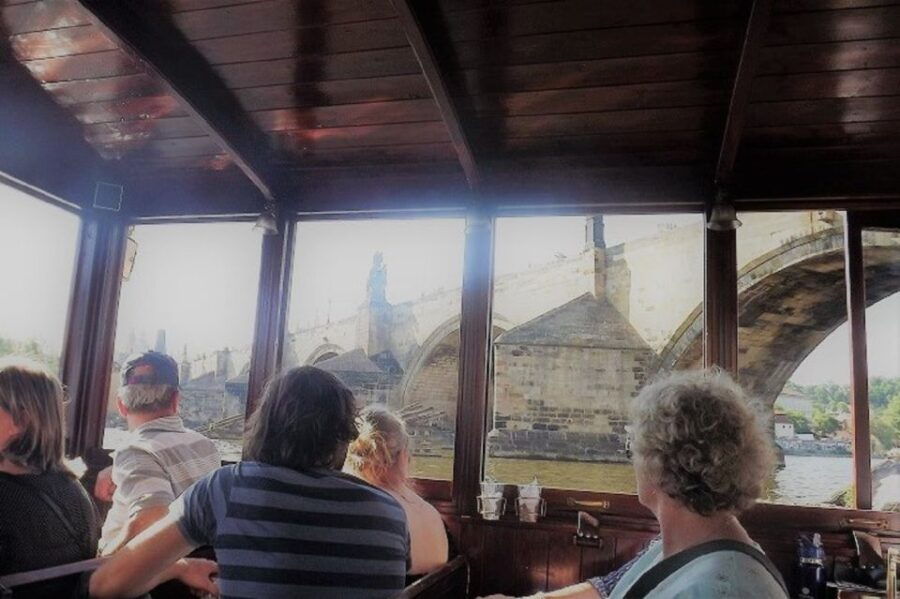prague-6-hour-tour-with-river-boat-cruise-and-lunch
