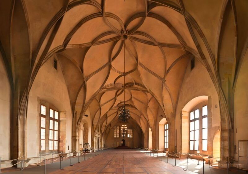 prague-castle-royal-palace-cathedral-and-golden-lane-tour
