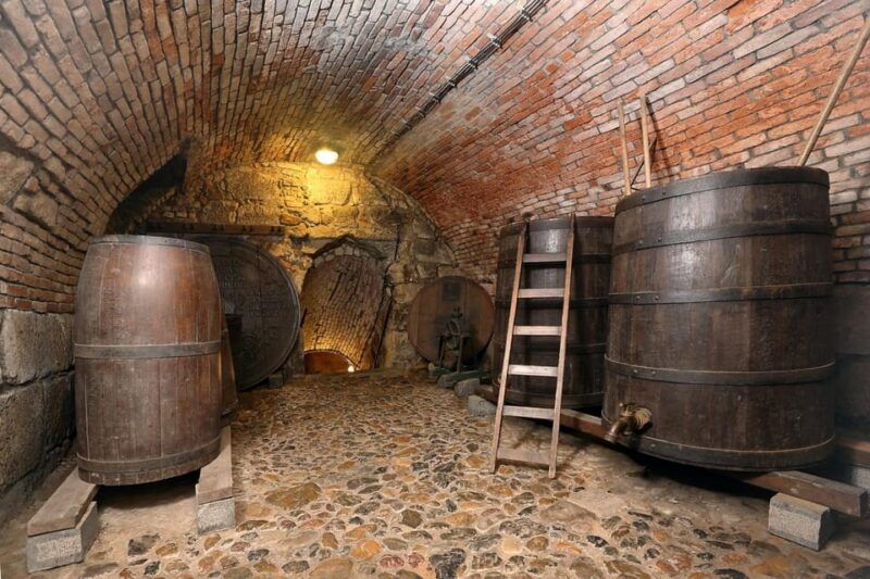 prague-guided-pub-crawl-with-beer-and-food-tastings