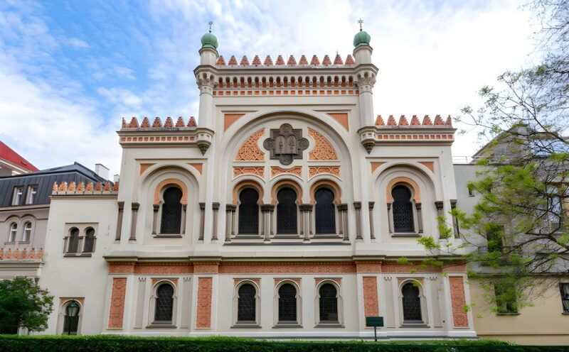 prague-guided-tour-inside-the-jewish-cemetery-synagogues