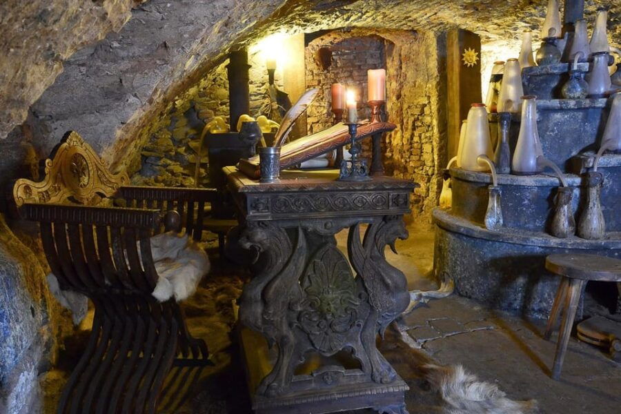 prague-old-town-underground-and-house-of-alchemists-tour