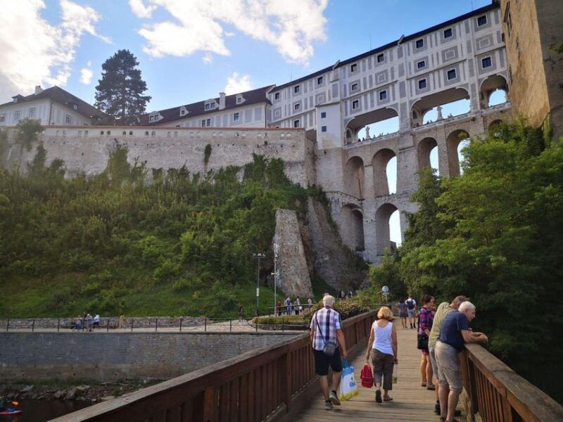 prague-transfer-to-vienna-via-fabulous-cesky-krumlov