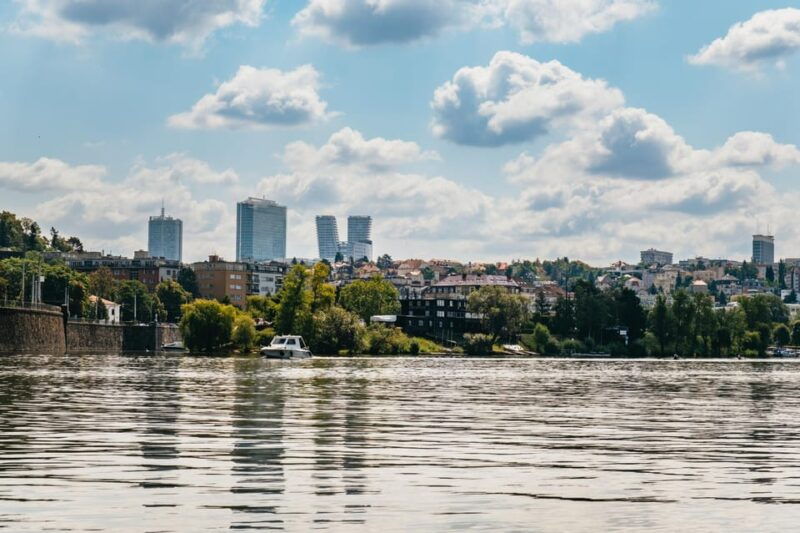 prague-vltava-river-guided-canoeing-tour
