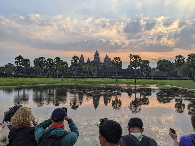 private-angkor-wat-sunrise-small-tour
