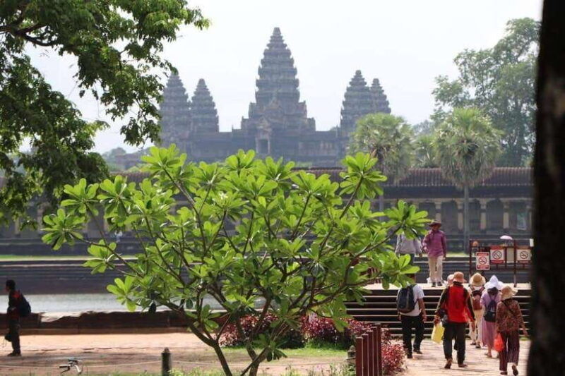 private-angkor-wat-sunset-tour-with-lunch-and-snack-included