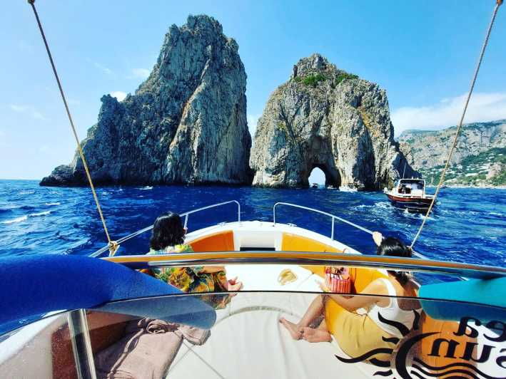 private-boat-tour-of-the-island-of-capri-3