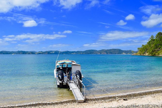 Private Charter: Hole in the Rock Cruise with Island Stopovers - Key Points  