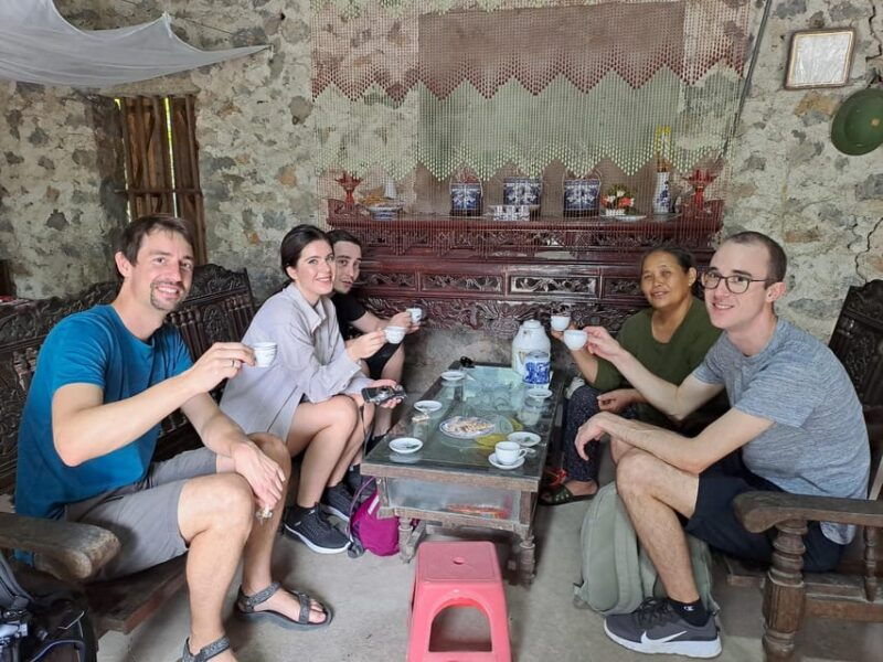private-day-tour-thien-ha-cave-local-family-trang-an