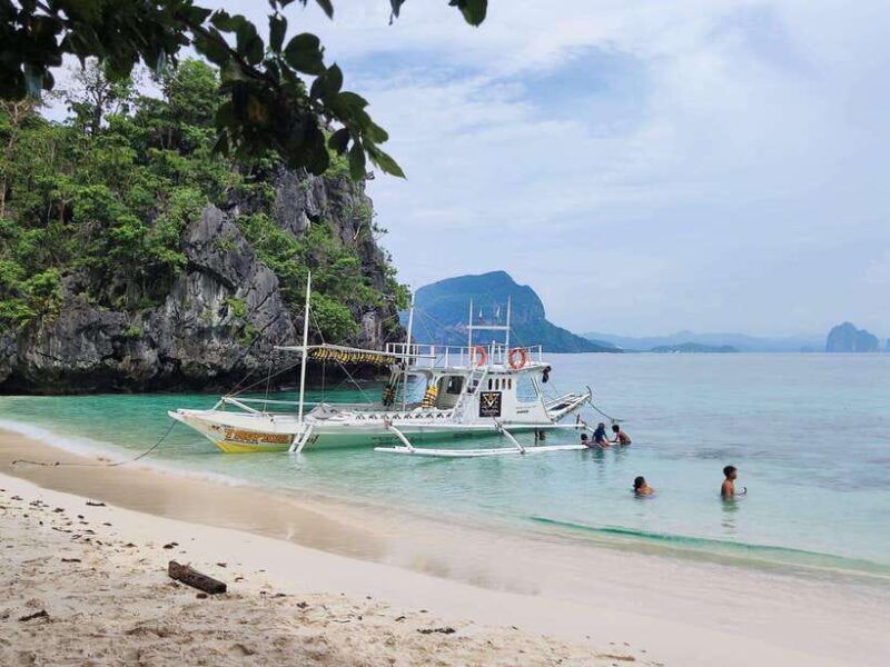 private-excursion-to-the-most-outstanding-beaches-in-el-nido