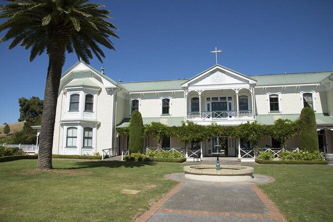 Private Sightseeing Tour + wine tasting (4 hrs) - Key Points
