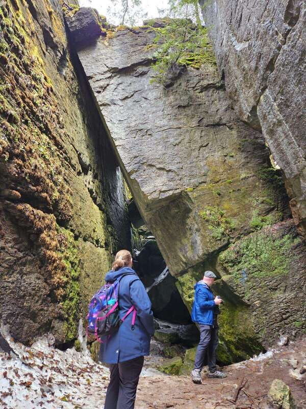 private-singhampton-caves-hike-collingwood-blue-mountain