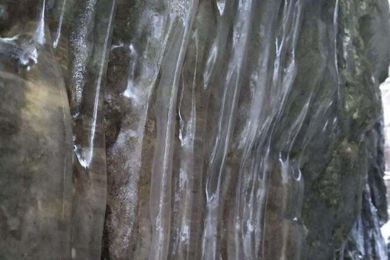 private-singhampton-caves-snowshoe-collingwood-blue-mountain