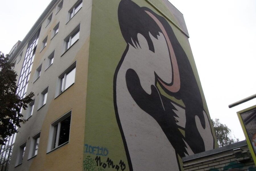 private-tour-alternative-berlin-murals-graffiti-squats