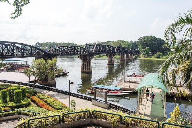 Private tour : Railway & Floating Market and the Bridge over river Kwae - Key Points