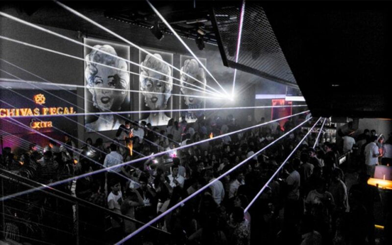 pub-crawl-tour-in-arequipa-with-drinks-and-vip-access