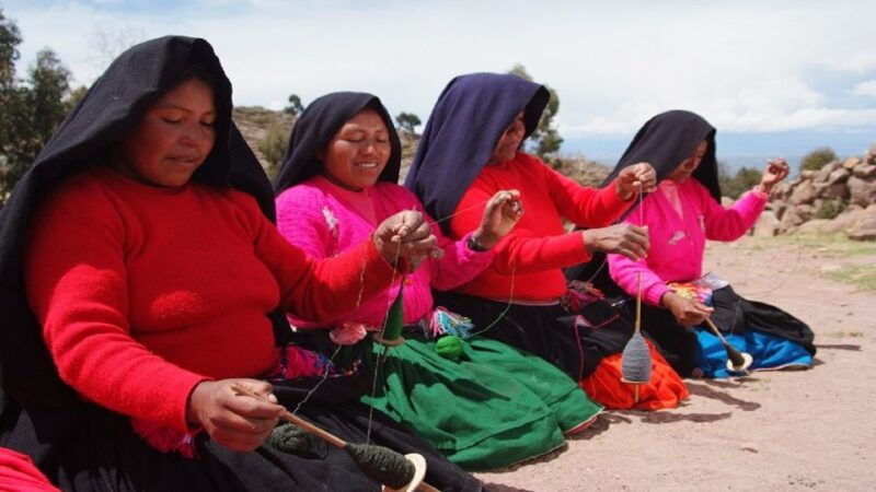 puno-uros-taquile-islands-full-day-tour-with-lunch