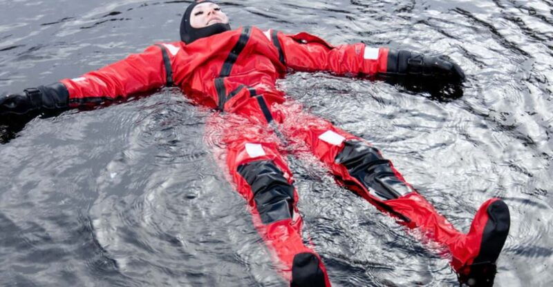 pyhatunturi-ice-floating-sauna-experience