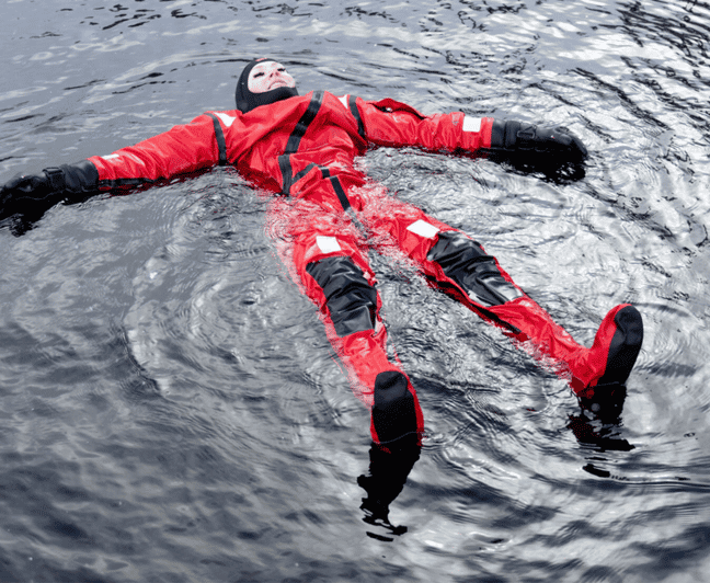 pyhatunturi-ice-floating-sauna-experience