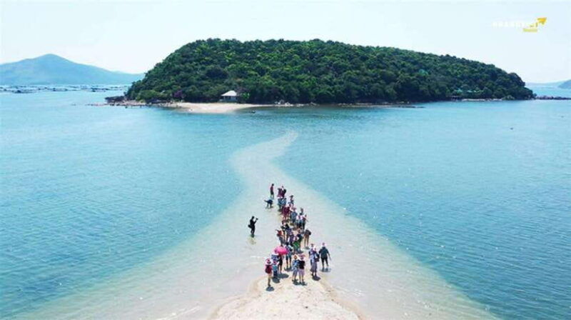 quy-nhon-tour-nhat-tu-son-island-hoa-bay-beach-sand-dunes