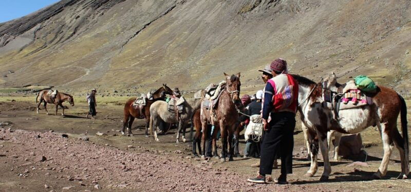 rainbow-mountain-horseback-riding-tour-buffet-lunch-3