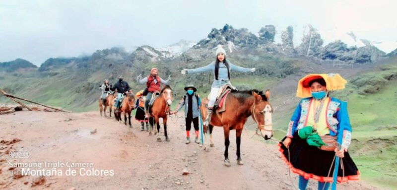 rainbow-mountain-horseback-riding-tour-buffet-lunch-5
