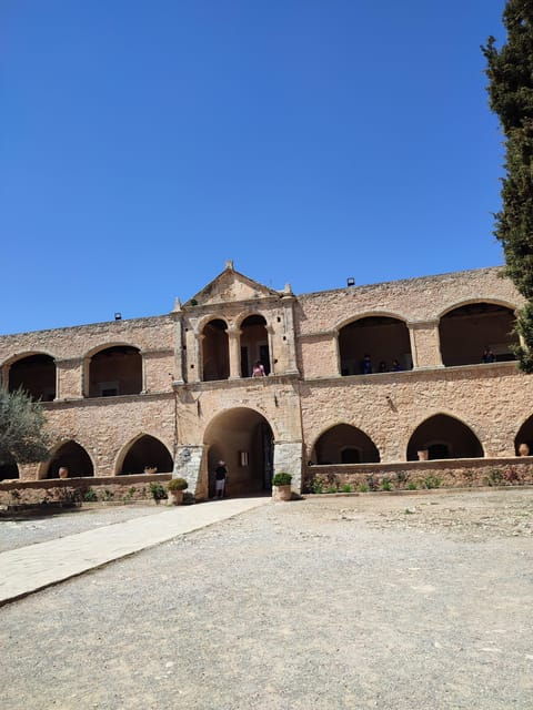 rethymno-e-bike-tour-to-arkadi-monastery