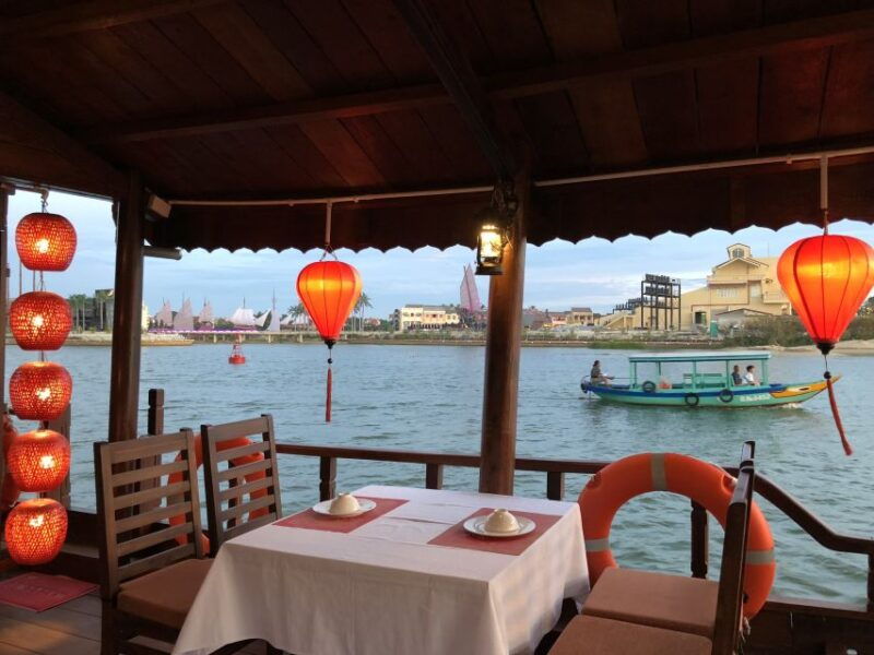 romantic-sunset-dinner-cruise-in-hoi-an