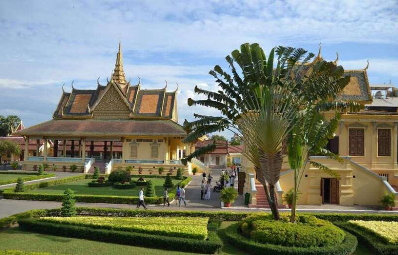 royal-palace-national-museum-wat-phnom-with-private-tour