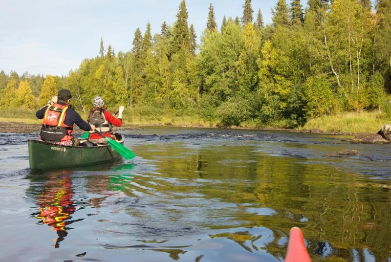 ruka-midnight-sun-canoeing-on-the-ruka-lake