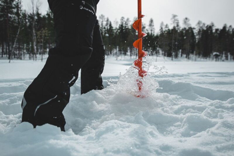 saariselka-arctic-ice-fishing-experience