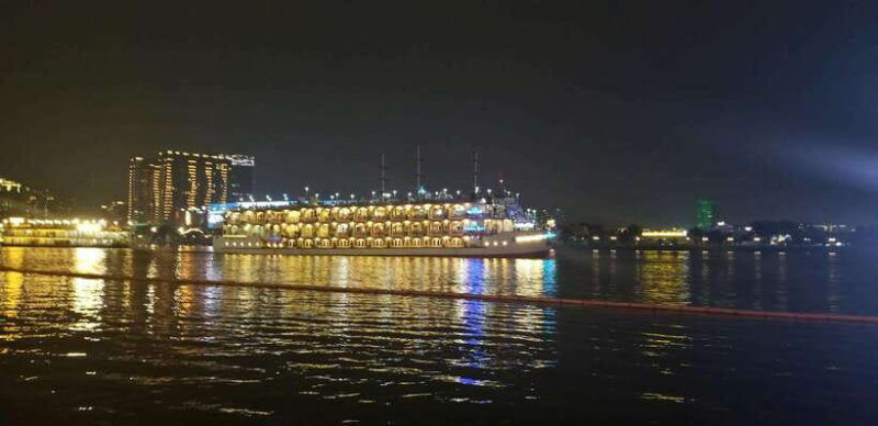 saigon-by-night-and-dinner-on-cruise