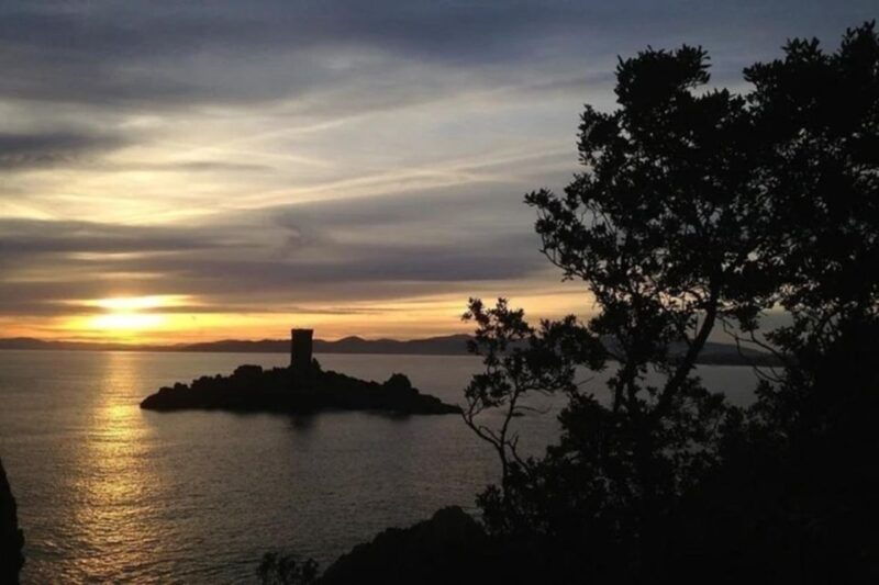 saint-raphael-sunset-cruise-cape-dramont-golden-island